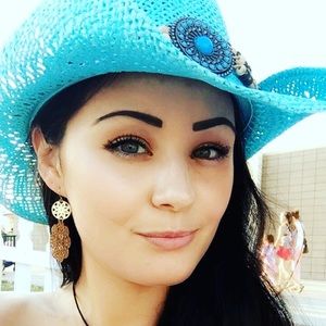 Meet your Posher, Deven